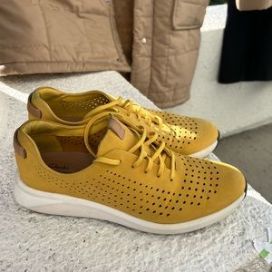 Clarks Un Rio Shoes Leather Upper Lace-Up Yellow Nubuck womens size 8